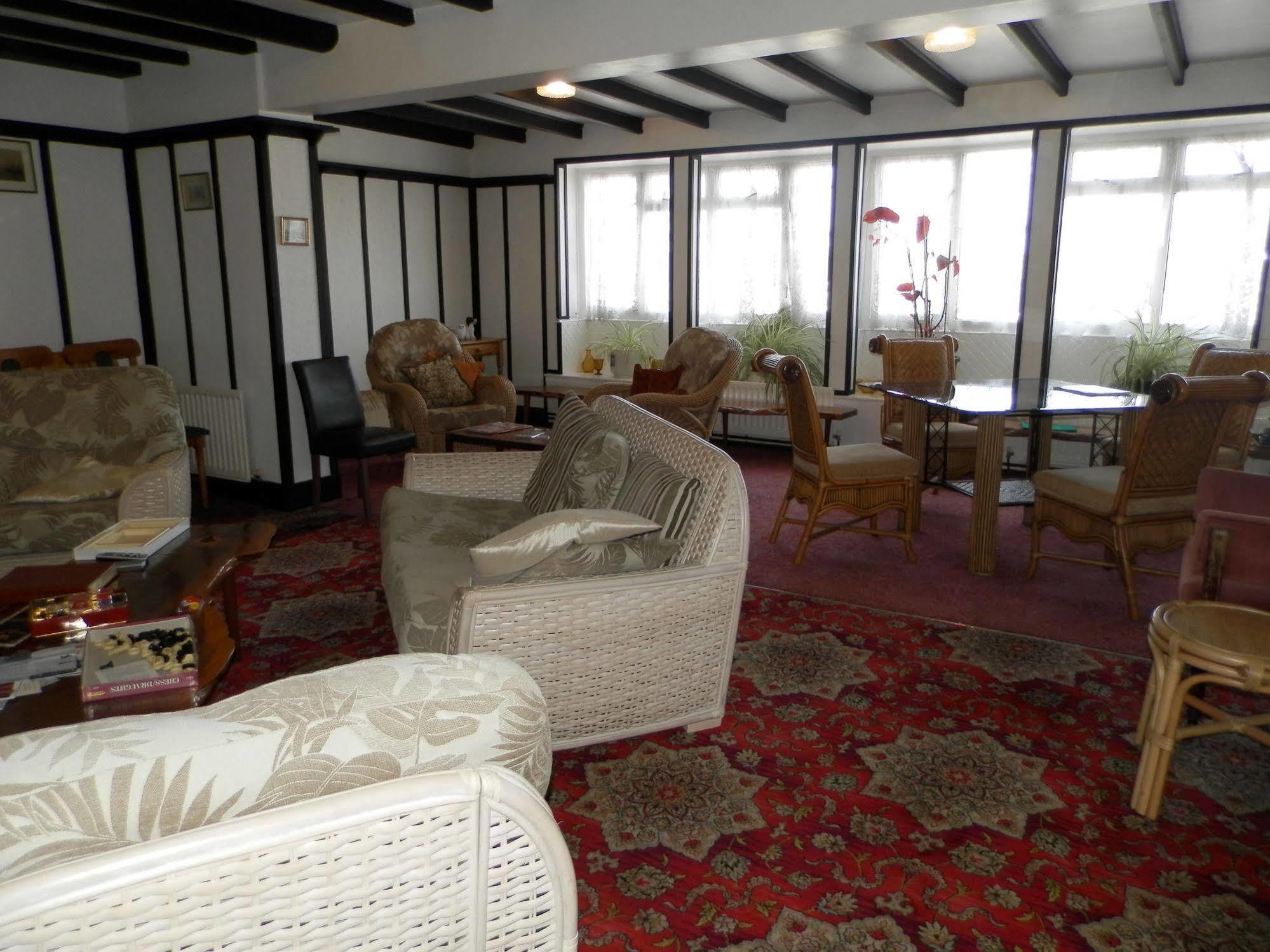 Wayside Cheer Hotel Castel Dış mekan fotoğraf