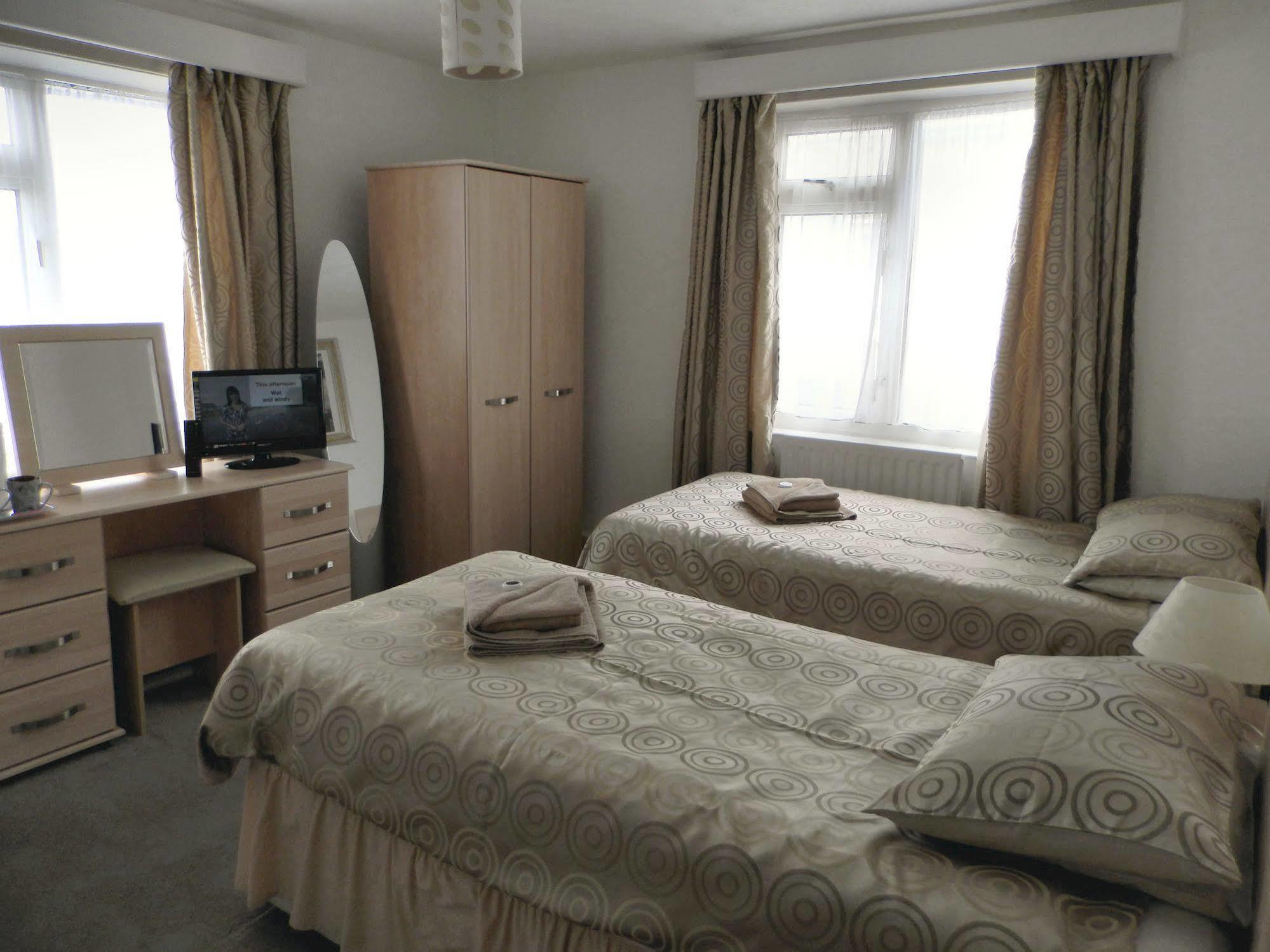 Wayside Cheer Hotel Castel Dış mekan fotoğraf