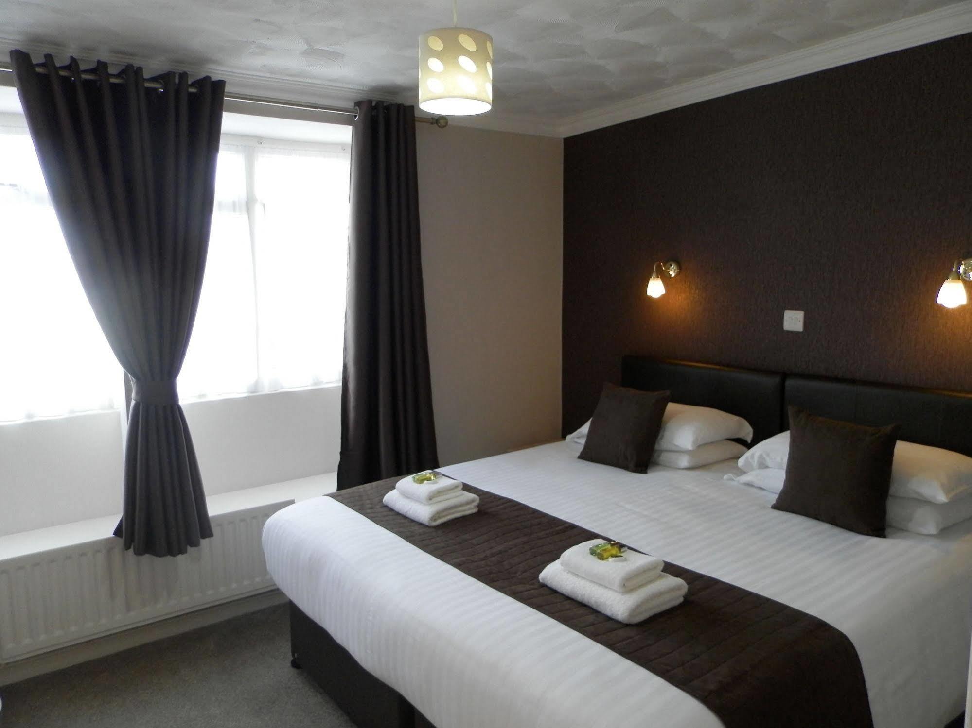 Wayside Cheer Hotel Castel Dış mekan fotoğraf