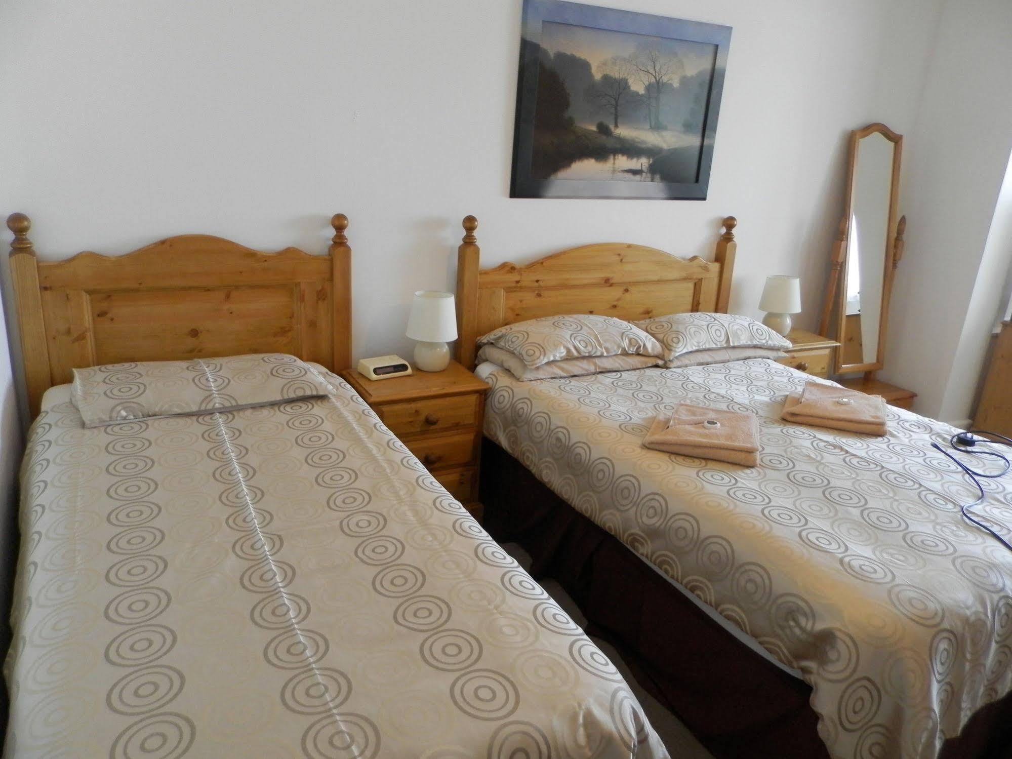 Wayside Cheer Hotel Castel Dış mekan fotoğraf
