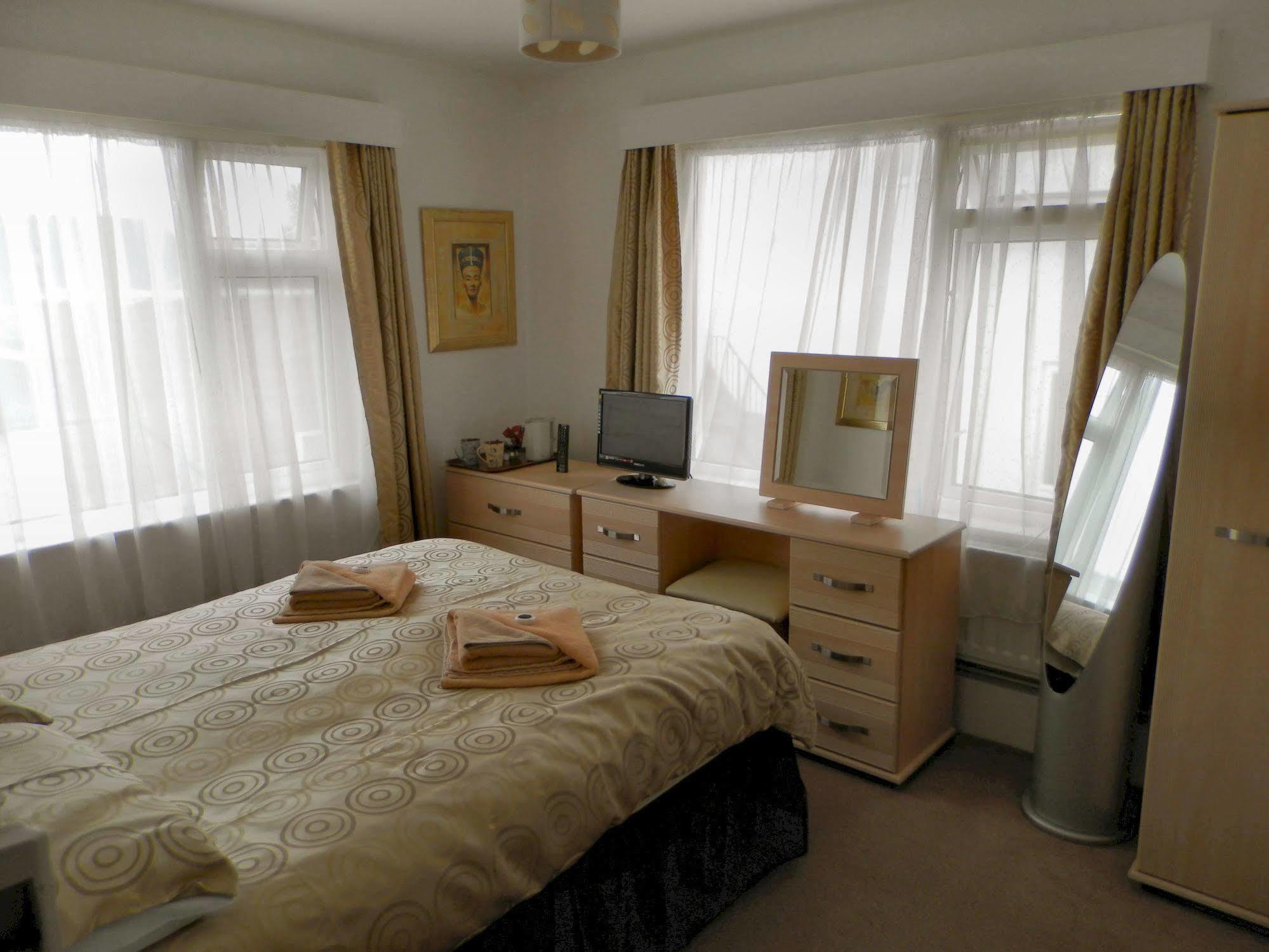 Wayside Cheer Hotel Castel Dış mekan fotoğraf